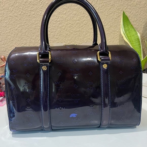 MCM PATENT ENAMEL MONOGRAM BAG WITH POUCH - Picture 3 of 16